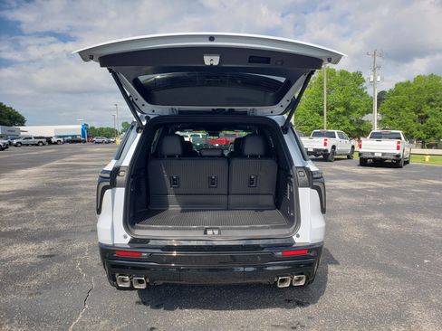 New 2026 Chevrolet Traverse RS w/ LPO, Floor Liner Package FWD image 9