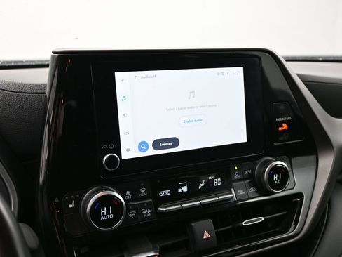Used 2023 Toyota Highlander L image 17