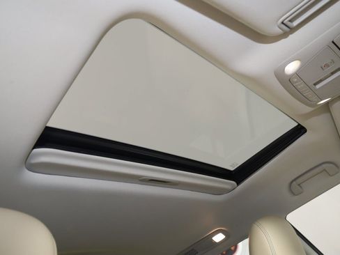 Used 2024 Nissan Armada SL w/ Captain's Chairs Package image 11