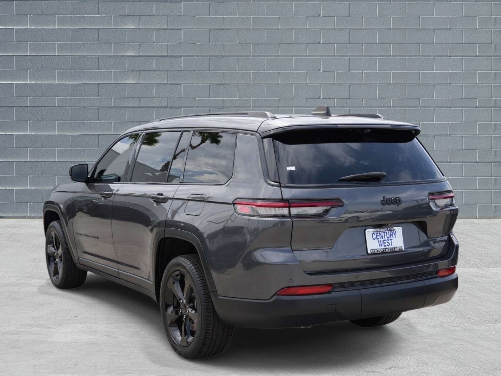 Used 2024 Jeep Grand Cherokee L Limited w/ Luxury Tech Group II RWD image 3