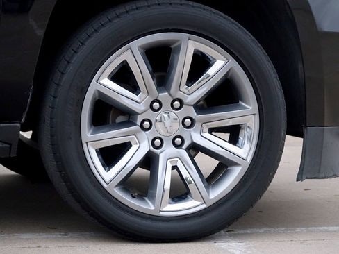 Used 2017 Chevrolet Suburban LT image 31