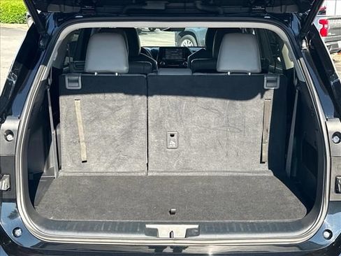 Used 2022 Toyota Highlander XLE FWD image 31