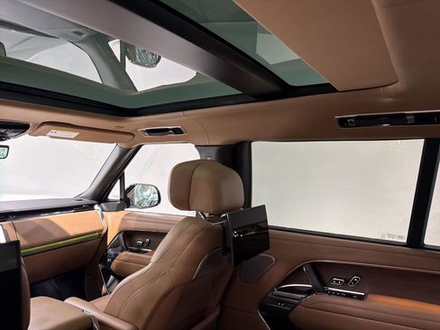 Used 2024 Land Rover Range Rover Long Wheelbase Autobiography image 36