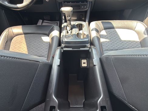 Used 2015 Chevrolet Colorado Z71 AWD/4WD image 40