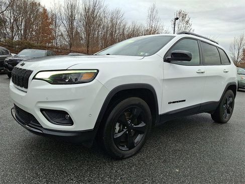 Used 2023 Jeep Cherokee Altitude Lux w/ Lux Elite Package image 3