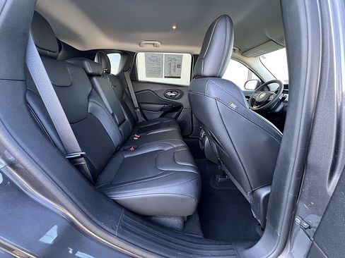 Used 2021 Jeep Cherokee Latitude Plus image 26