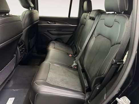 New 2026 Jeep Grand Cherokee Altitude AWD/4WD image 25