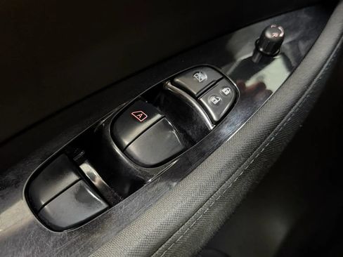 Used 2018 Nissan Leaf SV w/ SV Technology Package FWD image 27