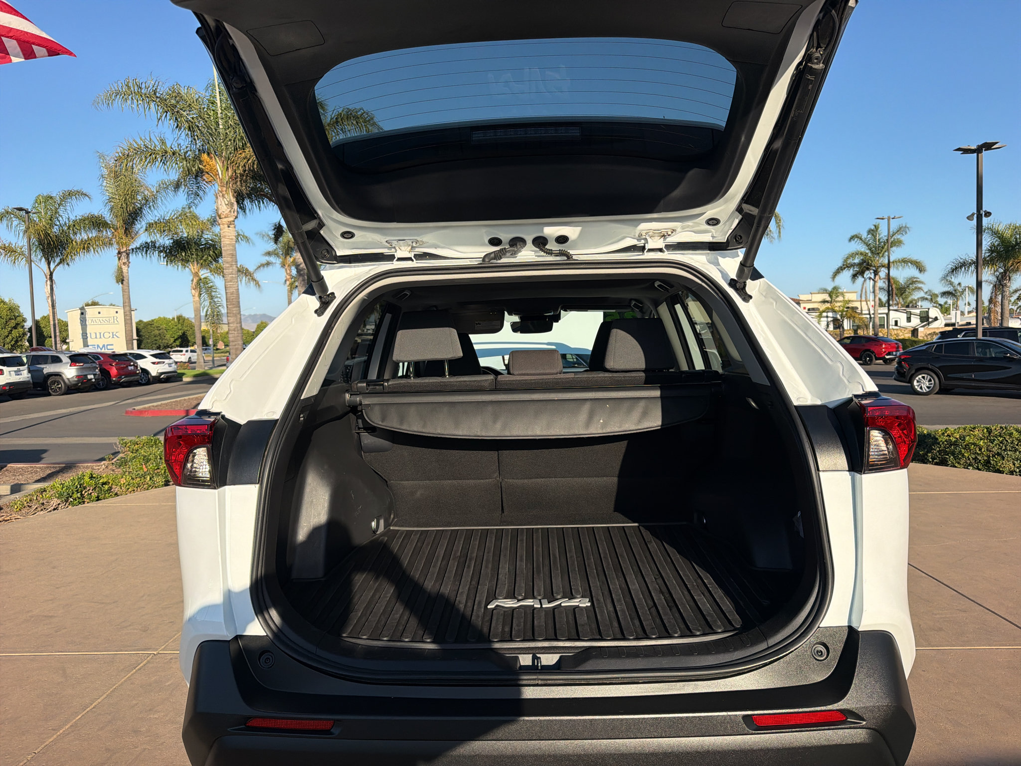 Used 2025 Toyota RAV4 XLE w/ Convenience Package FWD image 17