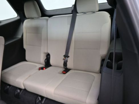 Used 2023 Chevrolet Traverse LS FWD image 31