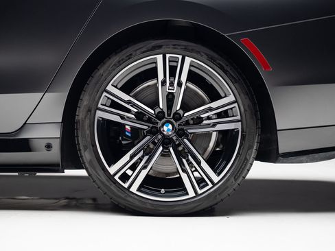 Used 2023 BMW i7 xDrive60 AWD/4WD image 21