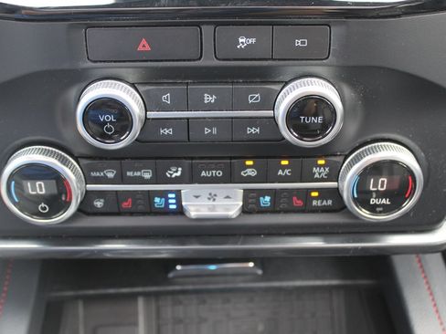 Used 2023 Ford Expedition Limited AWD/4WD image 36