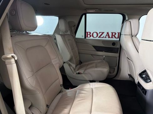 Used 2018 Lincoln Navigator Select w/ Technology Package RWD image 32