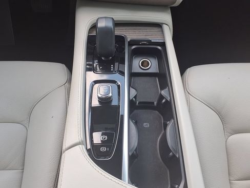 Certified 2024 Volvo XC90 B6 Plus w/ Protection Package Premier AWD/4WD image 33