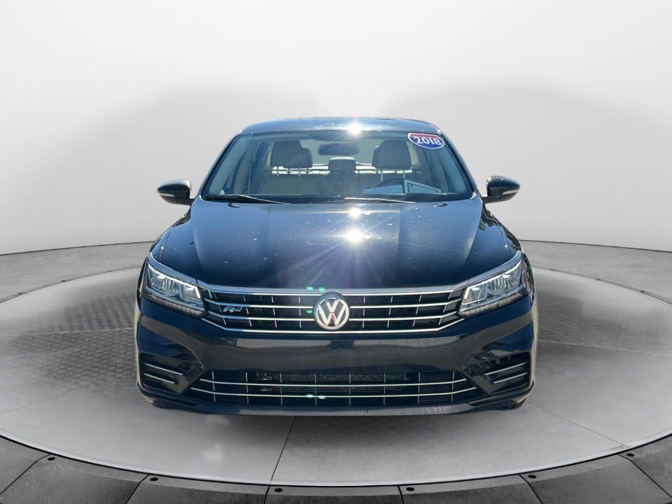 Used 2018 Volkswagen Passat 2.0T R-Line w/ R-Line Lighting Package FWD image 2