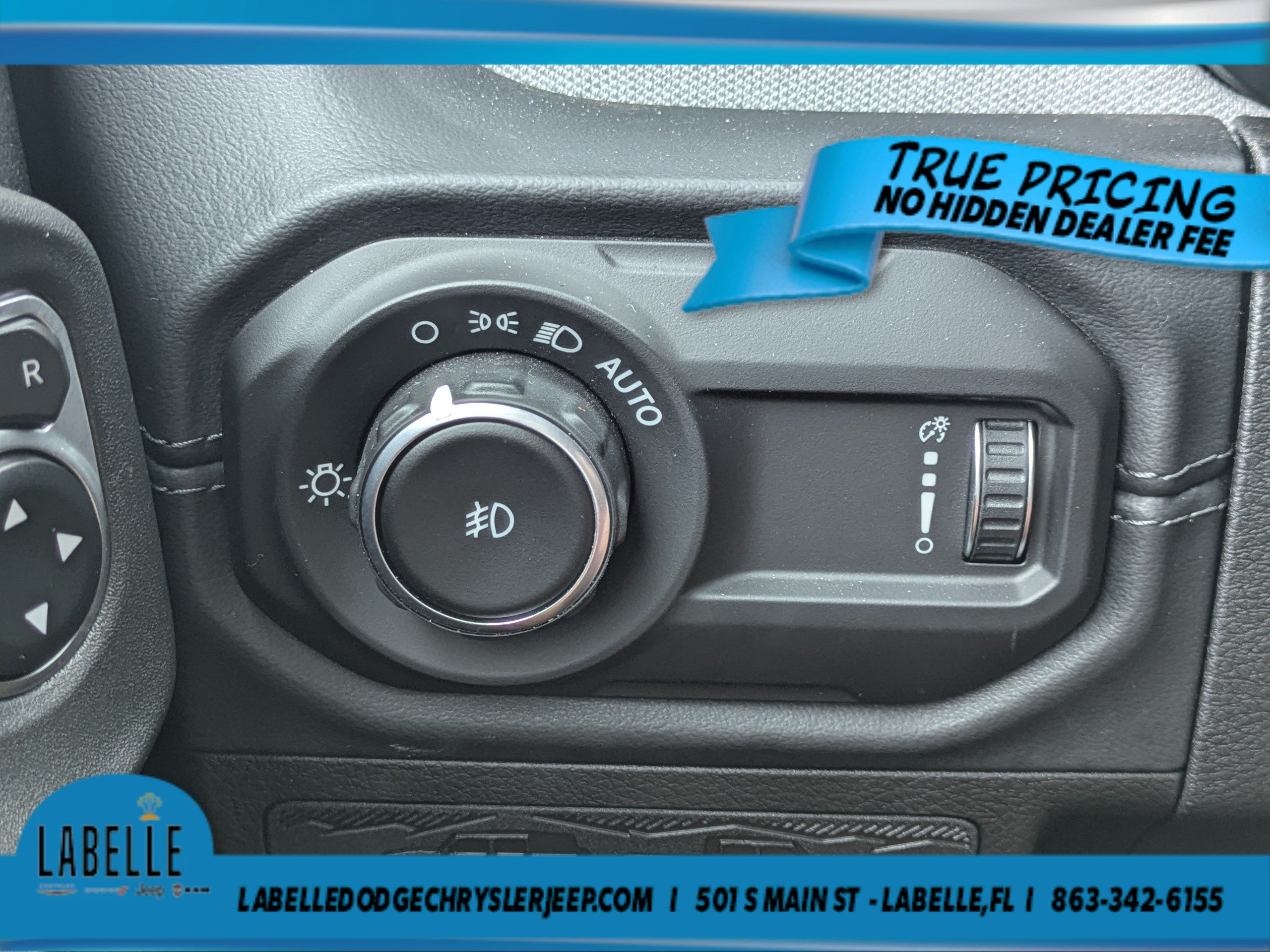 Used 2026 Jeep Wrangler Unlimited Sahara AWD/4WD image 19
