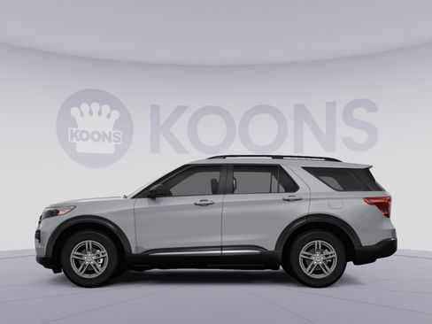 Used 2024 Ford Explorer XLT w/ Equipment Group 202A AWD/4WD image 2