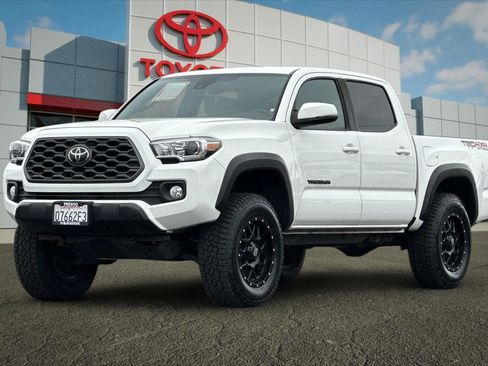 Certified 2021 Toyota Tacoma SR image 7