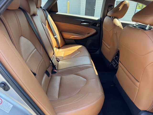 Used 2019 Toyota Avalon Limited FWD image 10