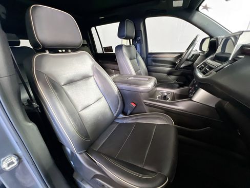 Used 2021 Chevrolet Suburban Premier w/ Premium Package image 31