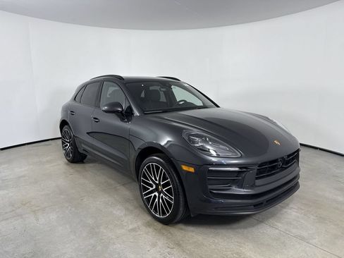 Certified 2026 Porsche Macan AWD/4WD image 9