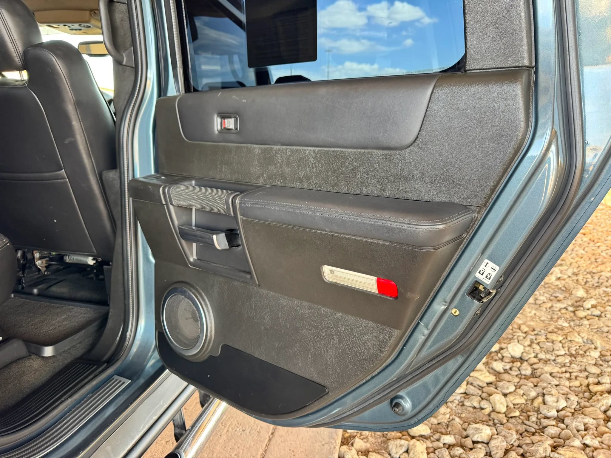 Used 2005 HUMMER H2 SUT w/ Preferred Equipment Group AWD/4WD image 24