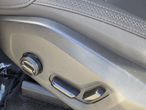 Used 2025 Volvo XC90 B6 Plus image 14