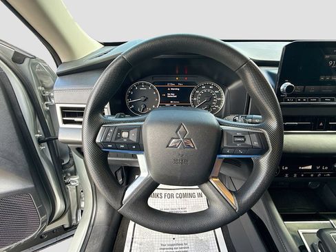 Used 2024 Mitsubishi Outlander ES FWD image 12