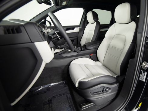 New 2026 Porsche Cayenne AWD/4WD image 5