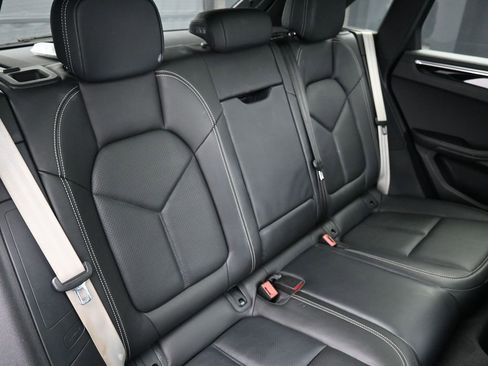 Certified 2023 Porsche Macan image 25