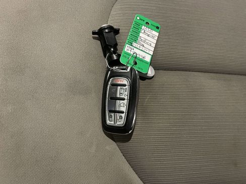 Used 2020 Chrysler Pacifica Touring w/ Advanced Safetytec Group image 28