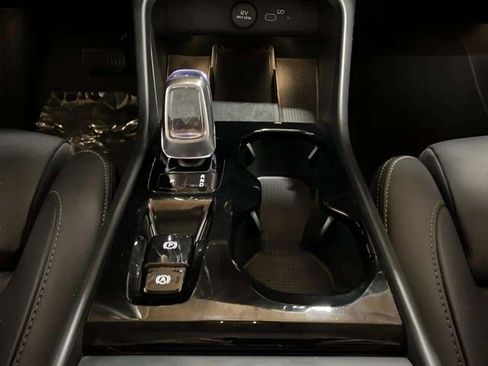 Used 2025 Volvo XC40 B5 Plus image 57