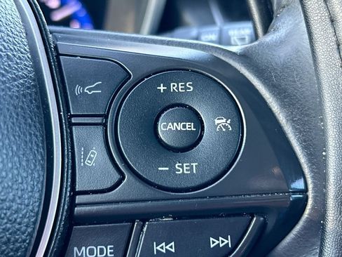 Used 2022 Toyota Corolla Cross XLE FWD image 18