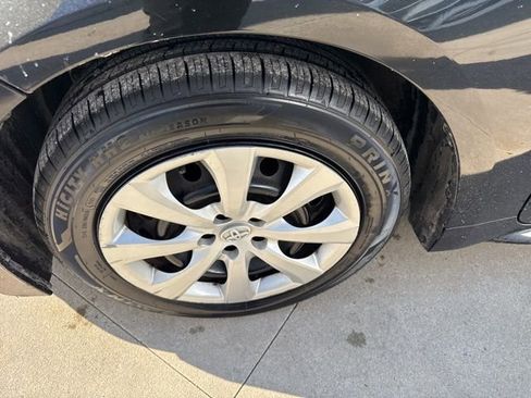 Used 2021 Toyota Corolla LE image 11