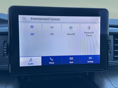 Used 2023 Ford Explorer XLT image 12