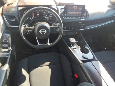Used 2023 Nissan Rogue S image 9