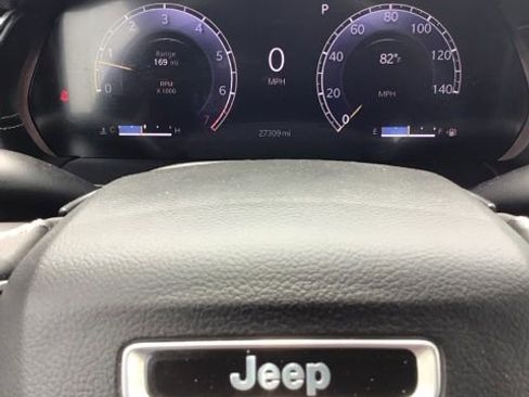 Used 2023 Jeep Grand Cherokee Limited w/ Luxury Tech Group II AWD/4WD image 12