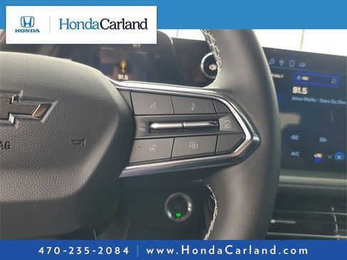 Used 2025 Chevrolet Traverse LT w/ Midnight/Sport Edition image 17