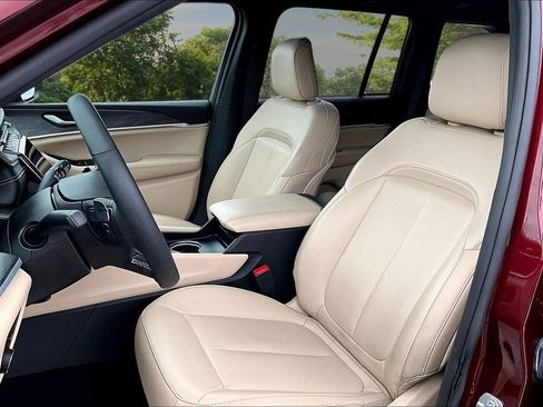 Used 2024 Jeep Grand Cherokee Limited image 24