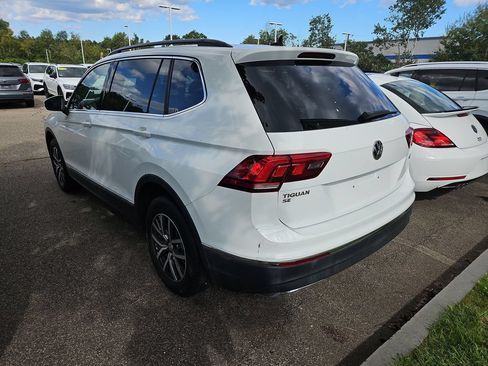 Used 2020 Volkswagen Tiguan SE AWD/4WD image 2