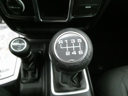 Used 2019 Jeep Wrangler Unlimited Sport image 22