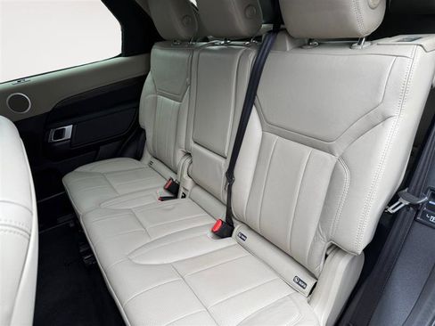 Used 2018 Land Rover Discovery HSE image 14