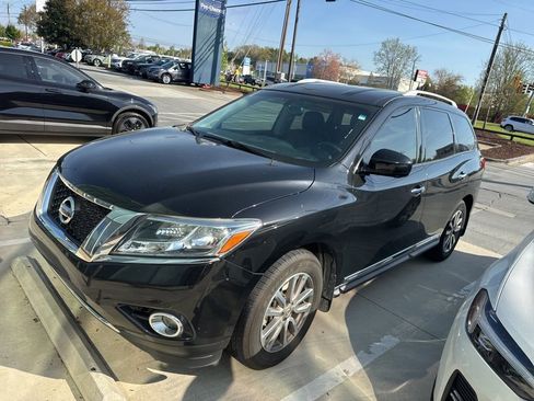 Used 2015 Nissan Pathfinder SL w/ SL Tech Package image 4