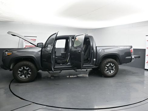 Used 2022 Toyota Tacoma TRD Off-Road AWD/4WD image 28