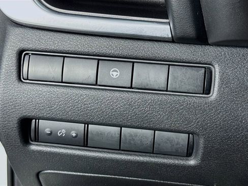 Used 2023 Nissan Rogue SV image 15