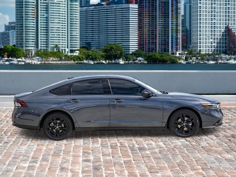 Certified 2025 Honda Accord SE image 4