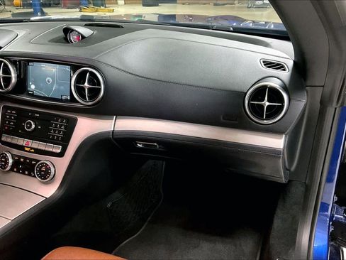 Used 2017 Mercedes-Benz SL 550 image 17
