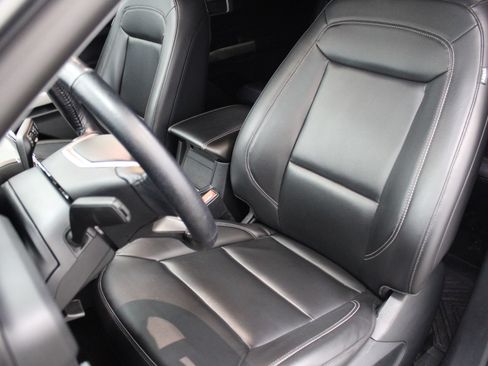 Used 2022 Ford Explorer XLT w/ Equipment Group 202A AWD/4WD image 14
