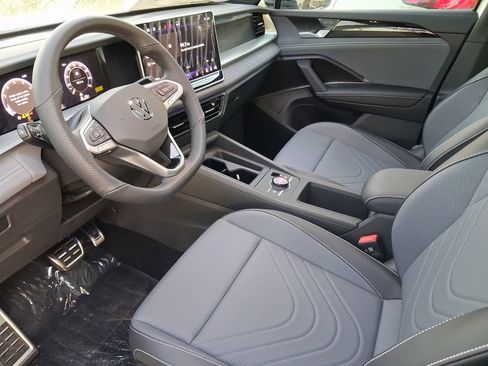 New 2026 Volkswagen Tiguan SE R-Line FWD image 7
