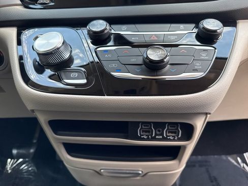 Used 2023 Chrysler Voyager LX FWD image 34
